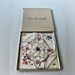 4 Vintage White Embroidered Floral Handkerchiefs In Box Cotton From Switzerland